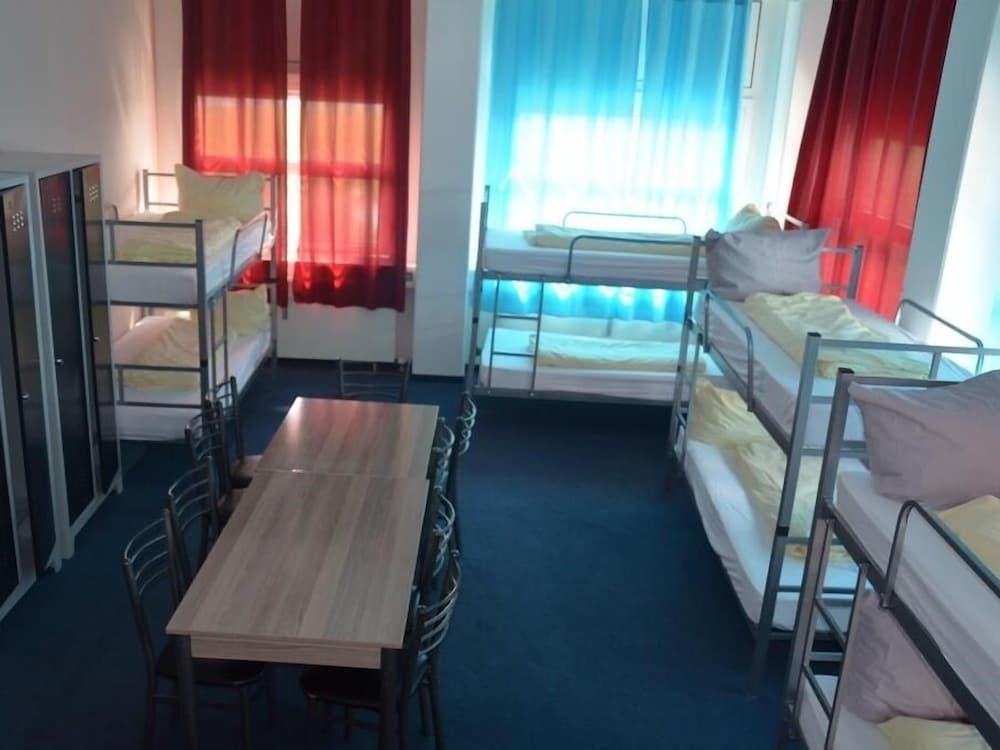 Budget Hostal *